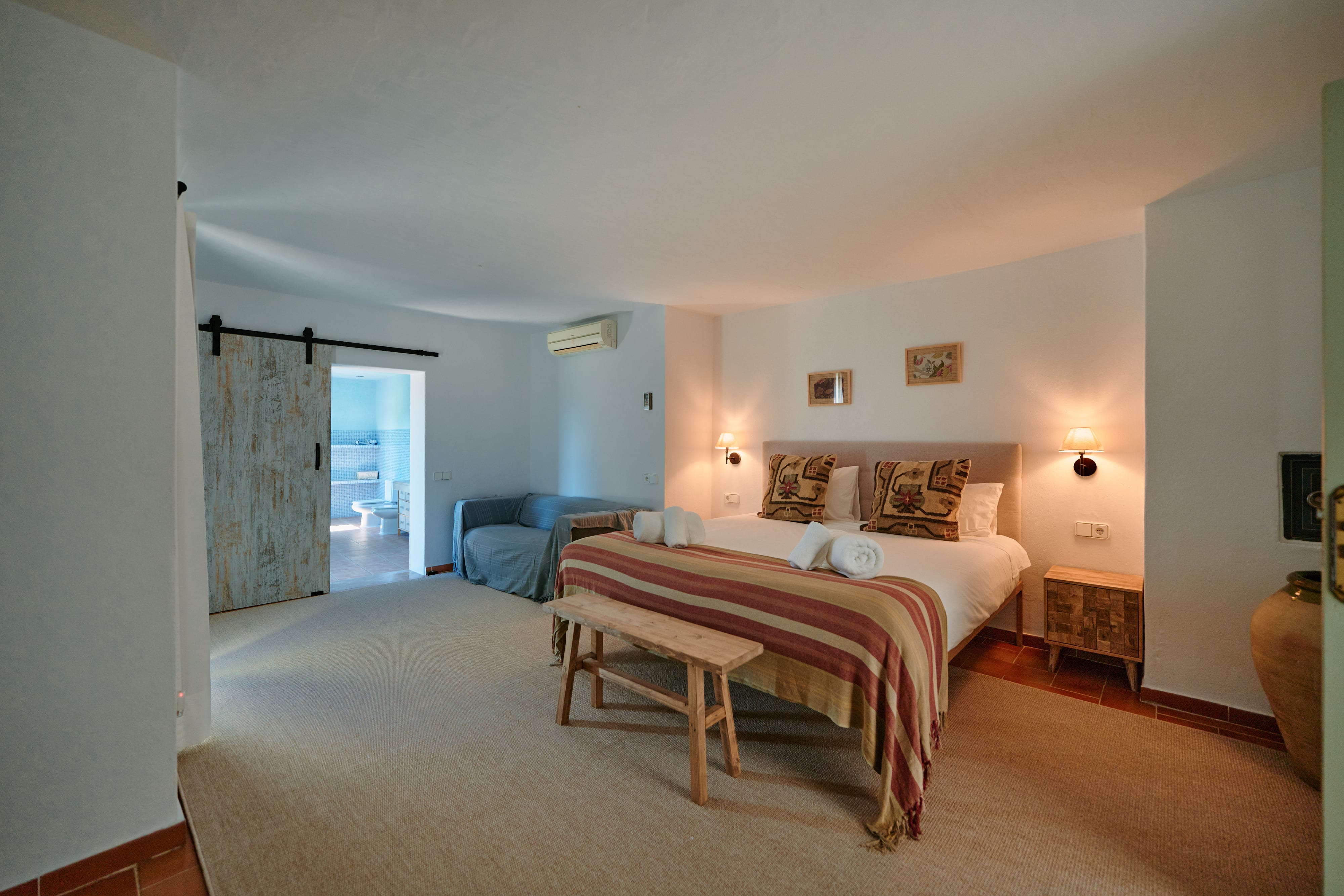 Suite con baño privado y zona de estar
