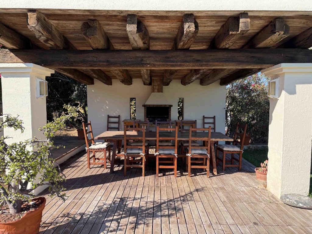 Comedor exterior con barbacoa